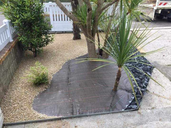 Création d'un jardin sec moderne Rots