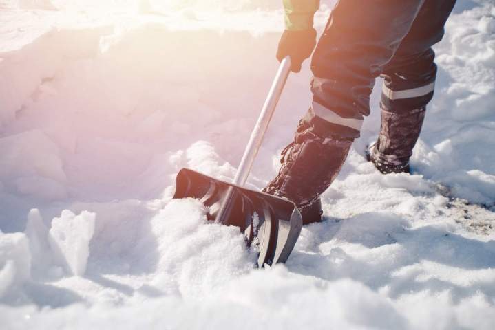 Salage et déneigement réactifs pour sécuriser vos accès hivernaux